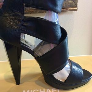 Michal kors black leather heel.